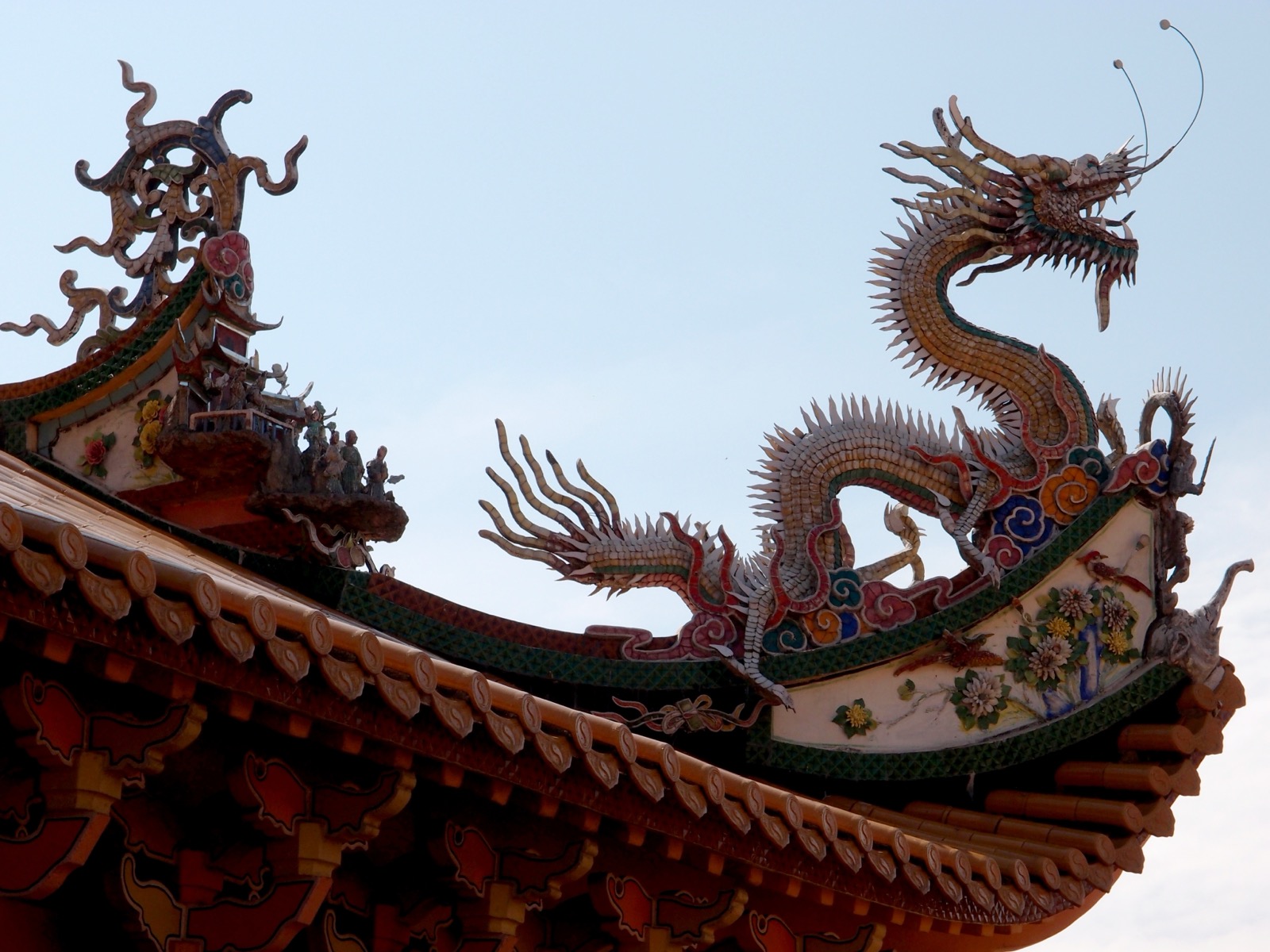北海斗母宫 · 屋脊工艺，抬头，细看龙饰